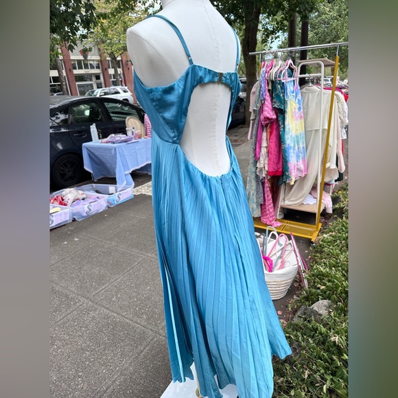 Abercrombie sky blue satin pleated mini dress. - Picture 6 of 7